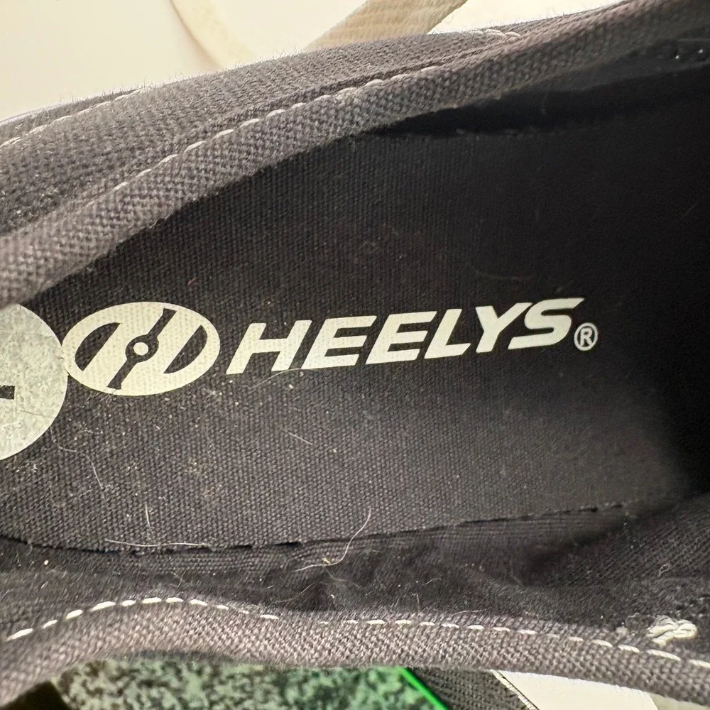 Heelys canvas skate